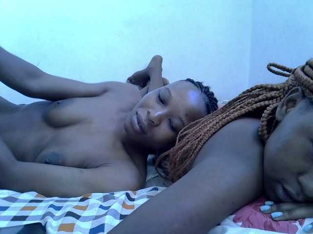 Live sex webcam photo for Hippies02 #276352887