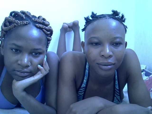 Live sex webcam photo for Hippies02 #276374838