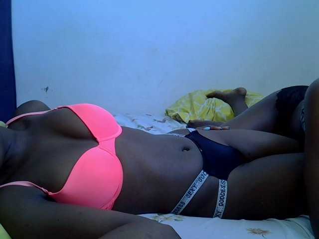 Live sex webcam photo for Hippies02 #276474459