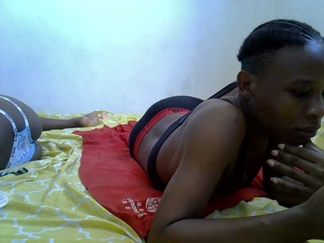 Live sex webcam photo for Hippies02 #276564245