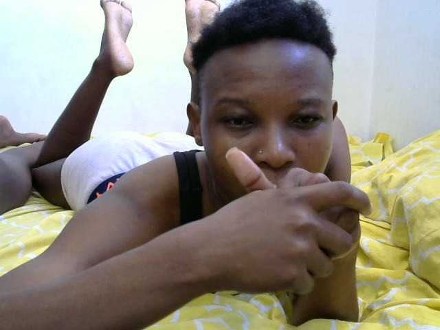 Live sex webcam photo for Hippies02 #276579328