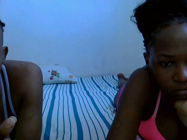 Live sex webcam photo for Hippies02 #276665939