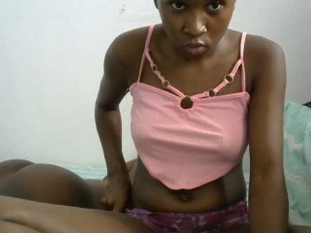 Live sex webcam photo for Hippies02 #277829551