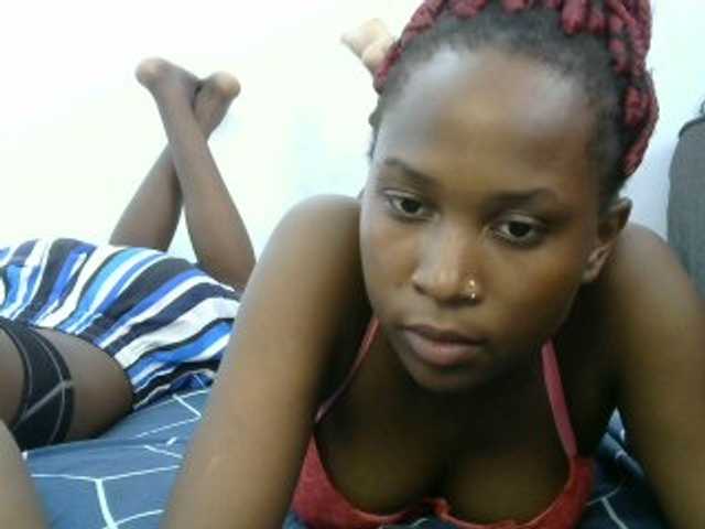 Live sex webcam photo for Hippies02 #277843836