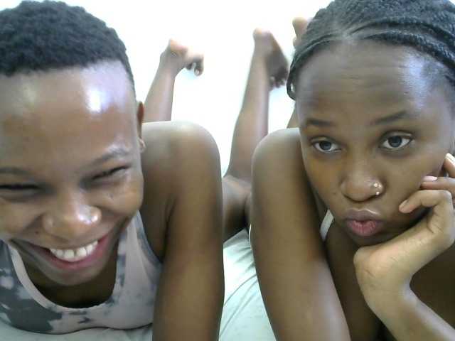 Live sex webcam photo for Hippies02 #277977606