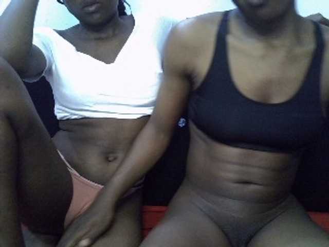 Live sex webcam photo for Hippies02 #278171893