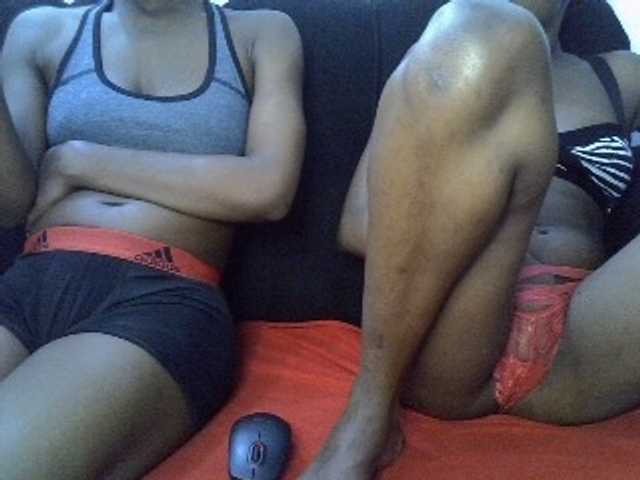 Live sex webcam photo for Hippies02 #278197615