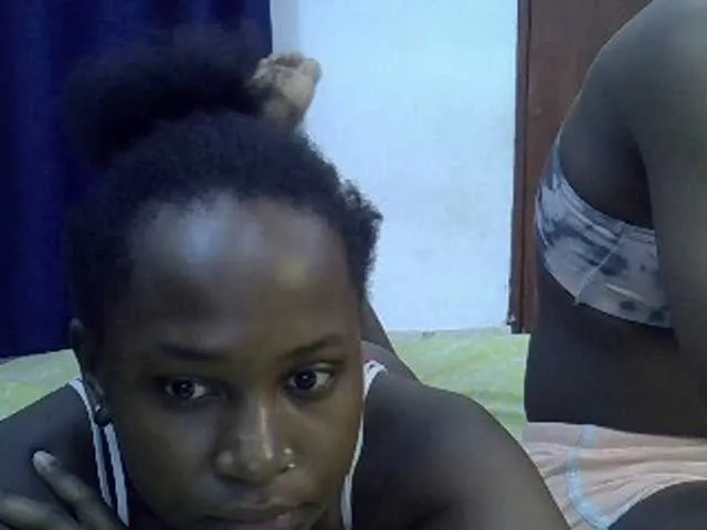 Live sex webcam photo for Hippies02 #289280993