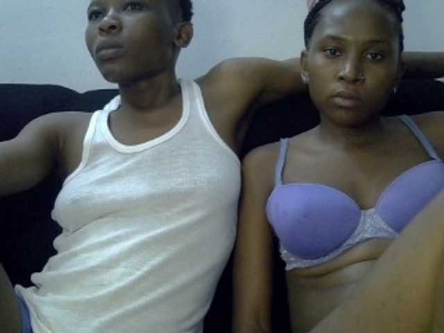 Live sex webcam photo for Hippies02 #289443651