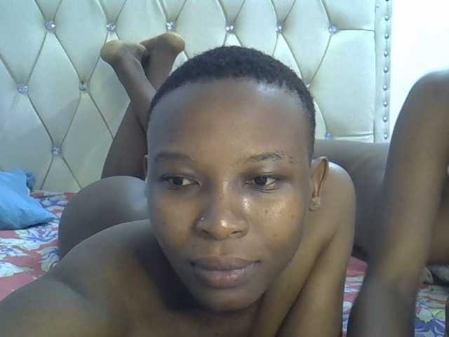 Live sex webcam photo for Hippies02 #290374965