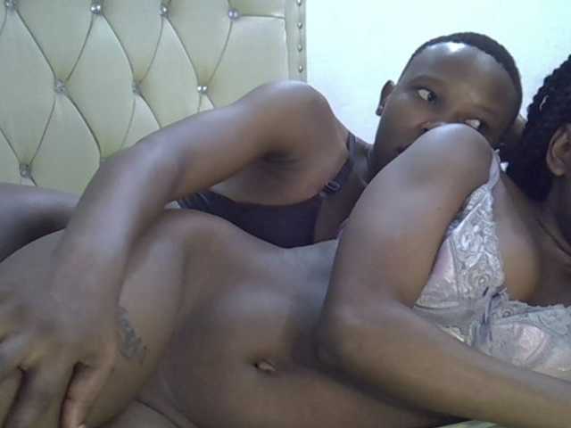 Live sex webcam photo for Hippies02 #290471913