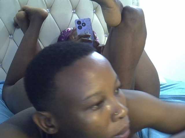 Live sex webcam photo for Hippies02 #290480565