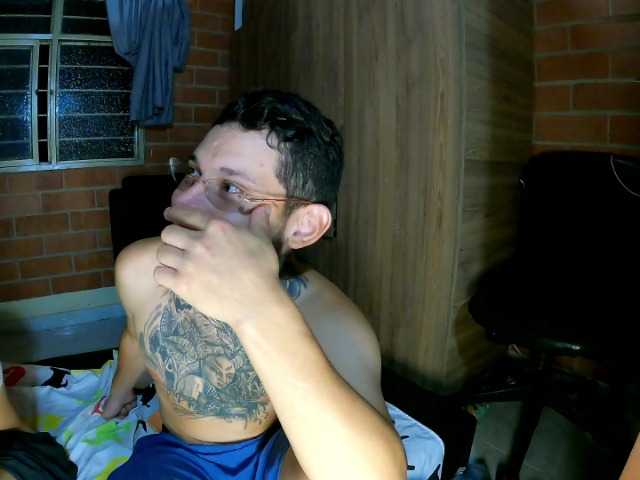 Live sex webcam photo for Hippiro1 #276401066