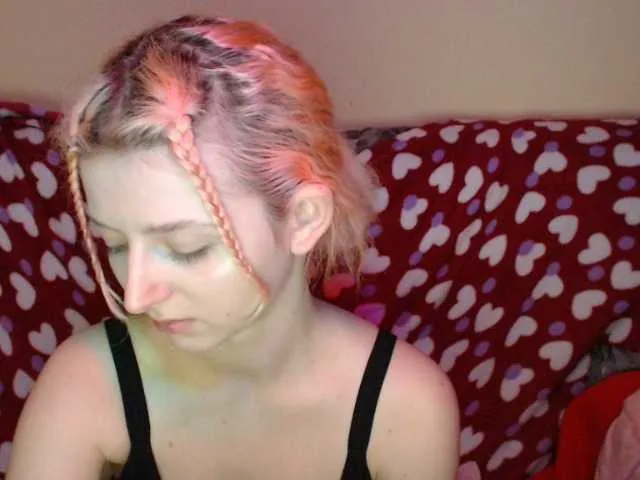 Live sex webcam photo for HloesMadeos #271976717