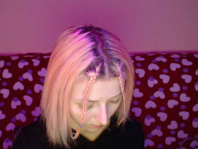 Live sex webcam photo for HloesMadeos #272020647