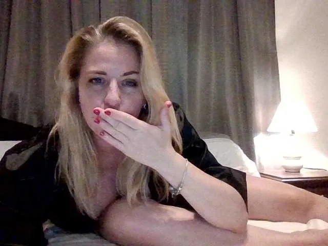 Live sex webcam photo for Holliekate #275623903