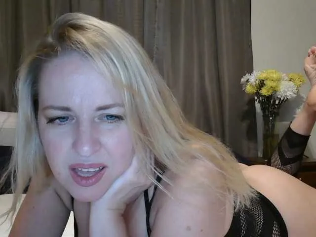 Live sex webcam photo for Holliekate #275900444