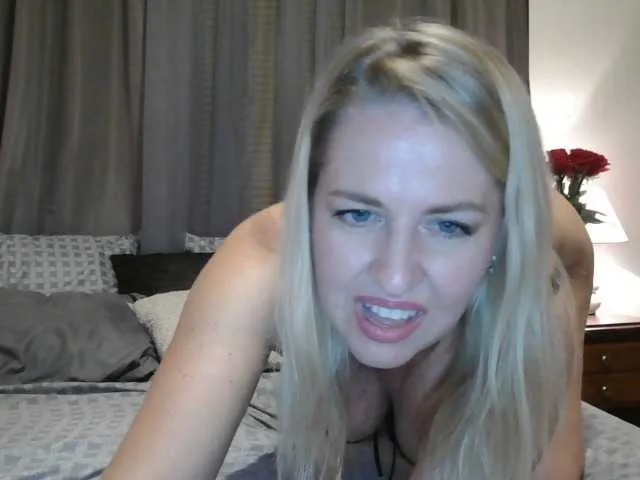 Live sex webcam photo for Holliekate #276175863