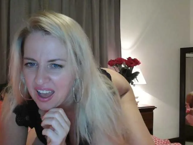 Live sex webcam photo for Holliekate #276190815