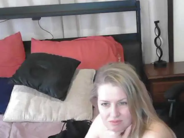 Live sex webcam photo for Holliekate #292691819
