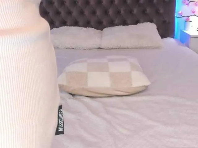 Live sex webcam photo for HollyTaillor #291461126
