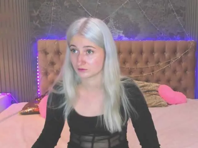 Live sex webcam photo for HollyTaillor #291526720
