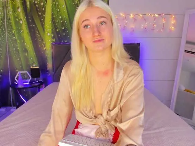 Live sex webcam photo for HollyTaillor #291803469