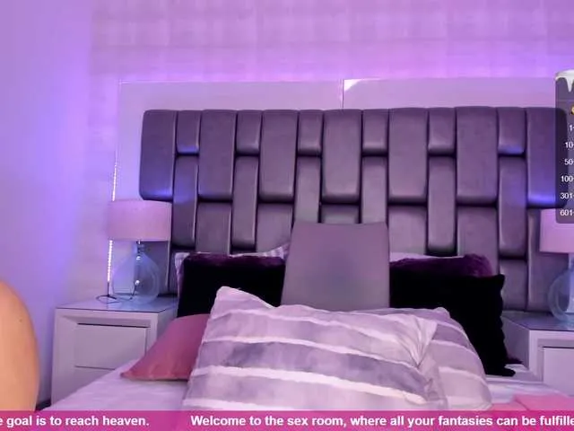 Live sex webcam photo for HollyTegan #276934874