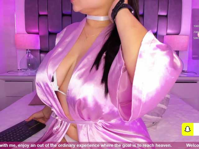 Live sex webcam photo for HollyTegan #289372889