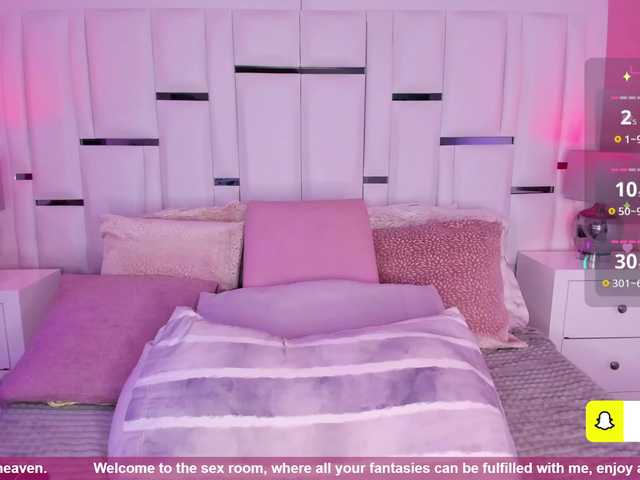 Live sex webcam photo for HollyTegan #290328586