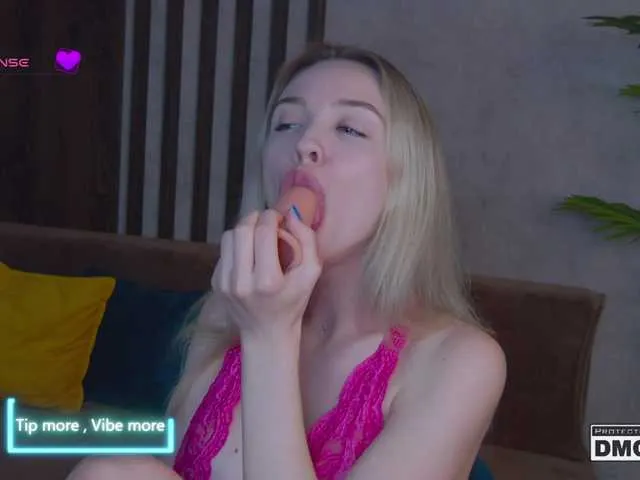 Live sex webcam photo for Hollywww #290526448