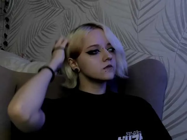 Live sex webcam photo for Holy-Silvia #291453423