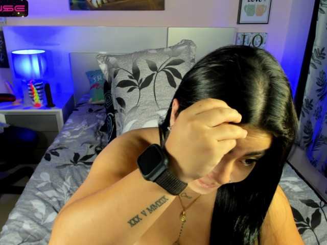 Live sex webcam photo for HolyAna20 #275984685