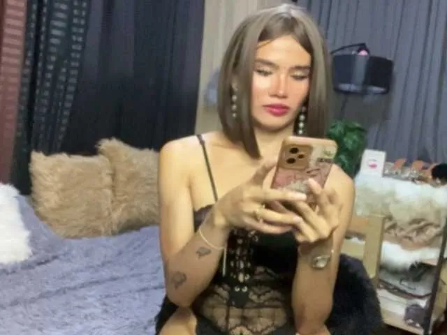 Live sex webcam photo for HolyCockxx #292273459