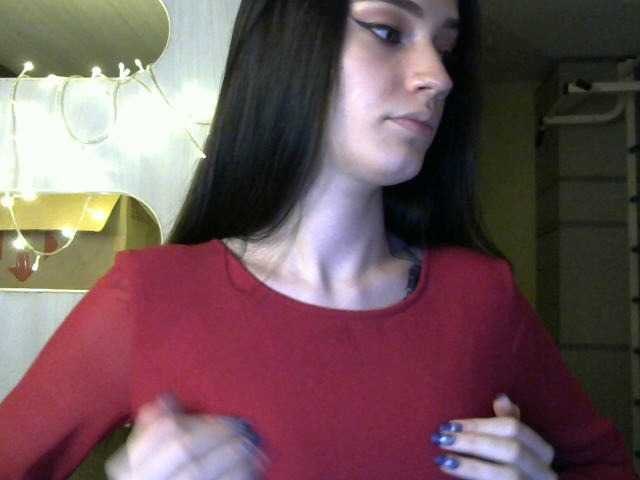 Live sex webcam photo for HolyMolly1 #275680844