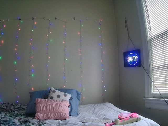 Live sex webcam photo for Honey0811 #274002732