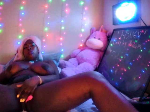 Live sex webcam photo for Honey0811 #274150739