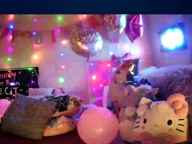 Live sex webcam photo for Honey0811 #274359717