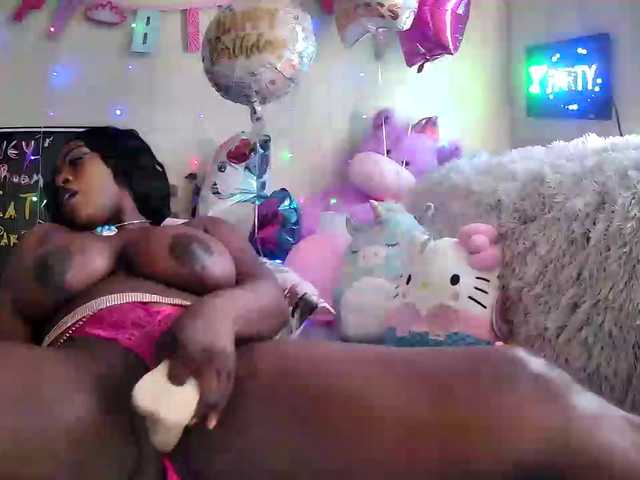 Live sex webcam photo for Honey0811 #274393310