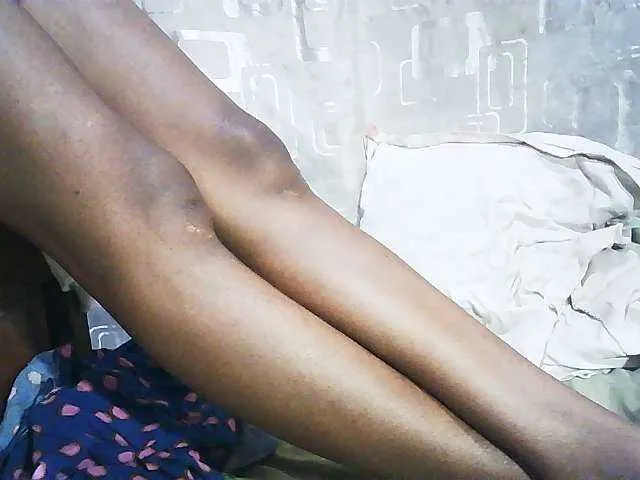 Live sex webcam photo for Honey699 #290352337