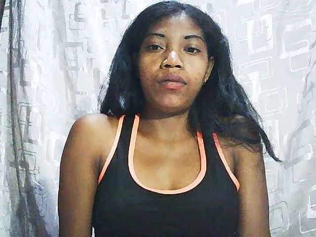 Live sex webcam photo for Honey699 #290586033