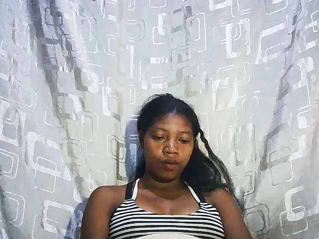 Live sex webcam photo for Honey699 #290658090