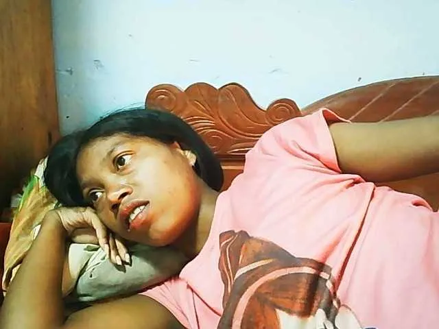 Live sex webcam photo for Honey699 #290859611