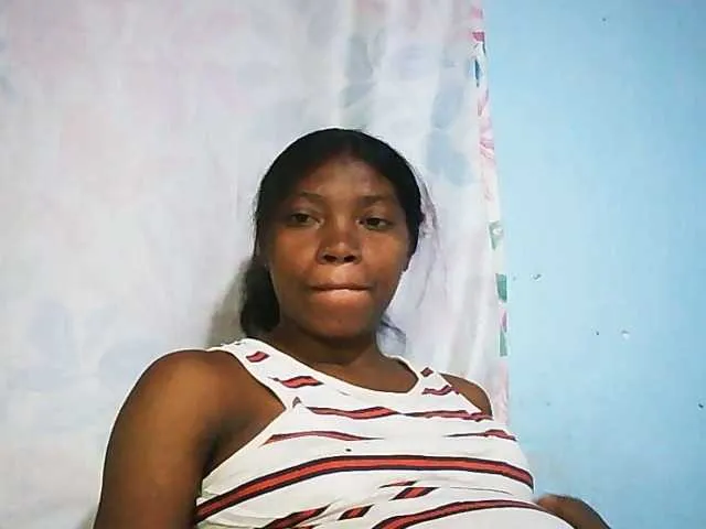 Live sex webcam photo for Honey699 #290966111