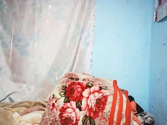 Live sex webcam photo for Honey699 #291520428