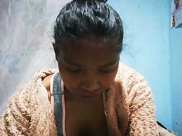 Live sex webcam photo for Honey699 #291524064
