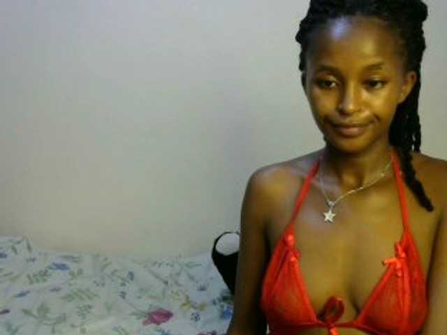 Live sex webcam photo for HoneyBee01 #278255653