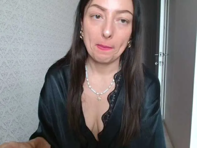 Live sex webcam photo for HoneyMuse #293213375