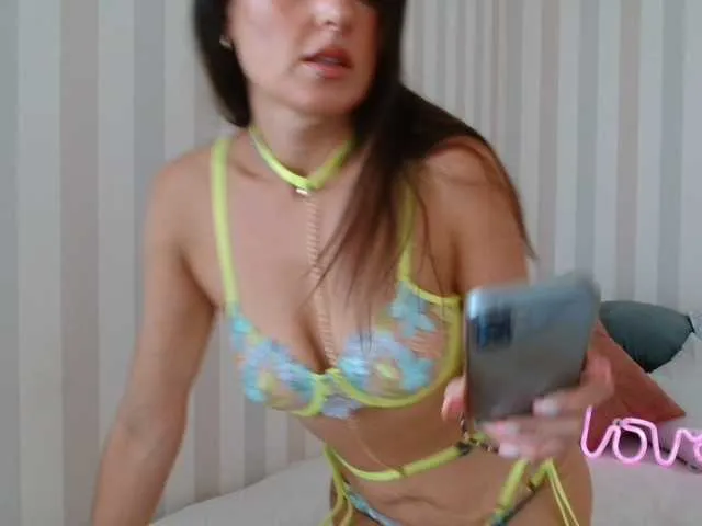 Live sex webcam photo for HoneyMuse #293893123