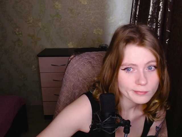 Live sex webcam photo for HoneyRain #276658389